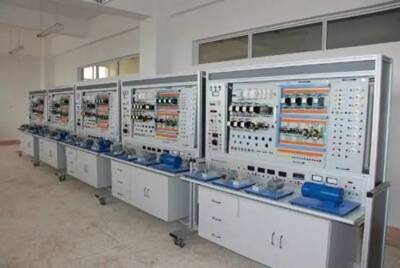 喜訊 鄂爾多斯國家公辦院校投放16名3+2統招大專計劃，涵蓋航空高鐵、幼師、護理及機電設備專業，名額有限，畢業即安置